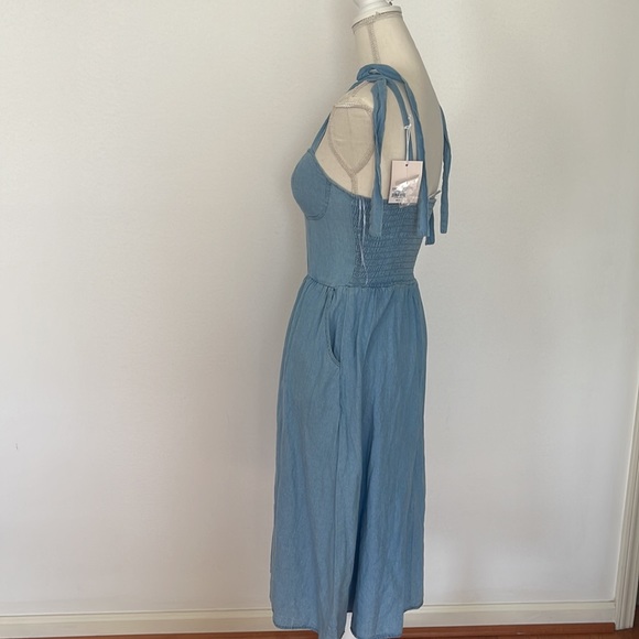 women's LC Lauren Conrad corset body midi dress. - Picture 3 of 4